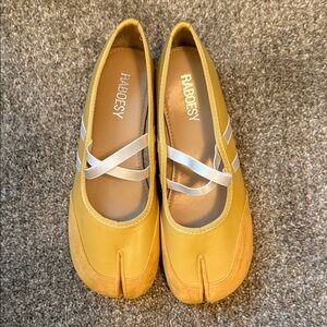 Rabosey Cross Strap Tami Ballet Flats
